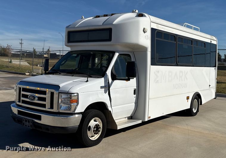 image for item EU5329 2014 Ford E450 Super Duty shuttle bus