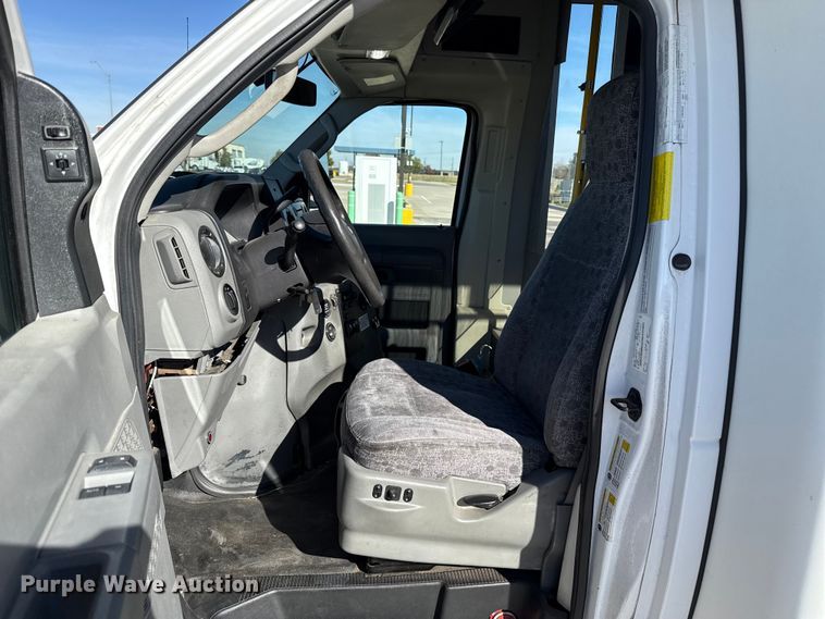 image for item EU5329 2014 Ford E450 Super Duty shuttle bus