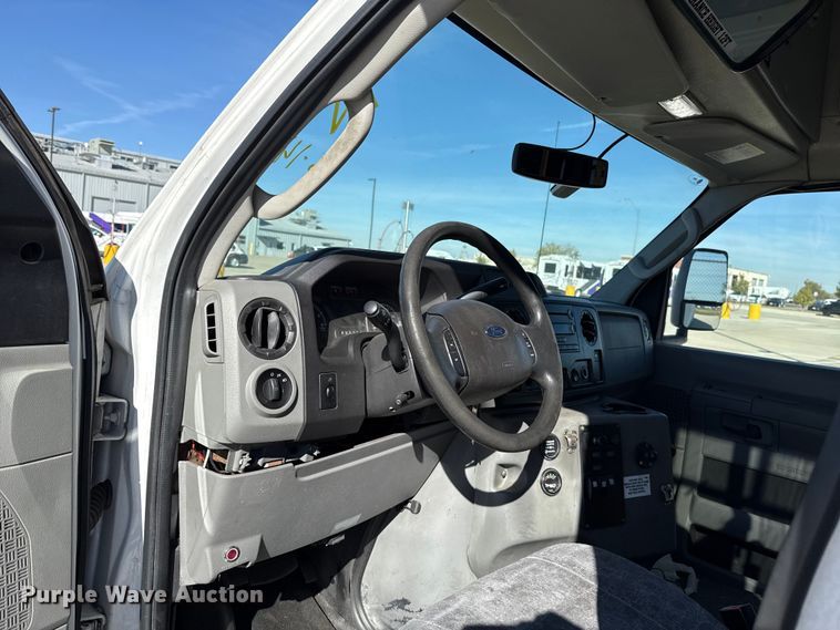 image for item EU5329 2014 Ford E450 Super Duty shuttle bus