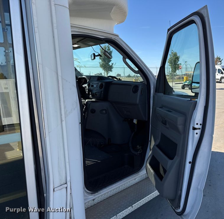 image for item EU5329 2014 Ford E450 Super Duty shuttle bus