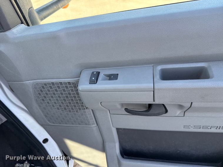 image for item EU5329 2014 Ford E450 Super Duty shuttle bus