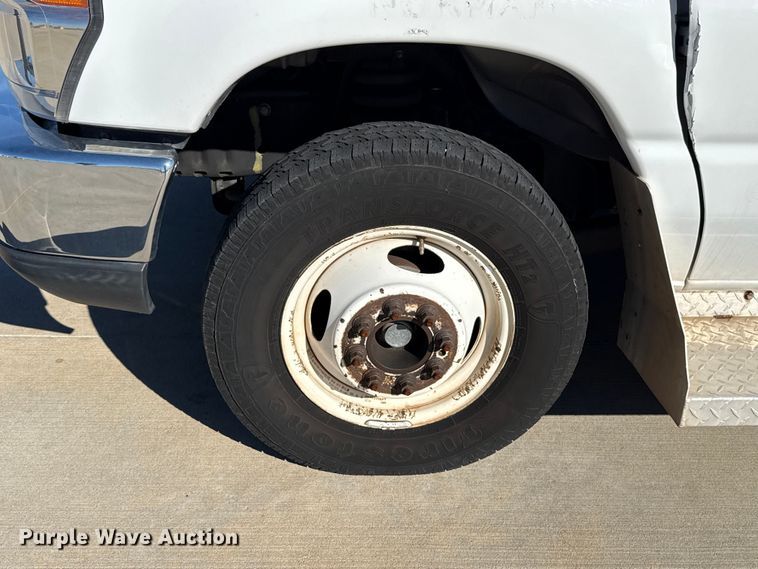 image for item EU5329 2014 Ford E450 Super Duty shuttle bus