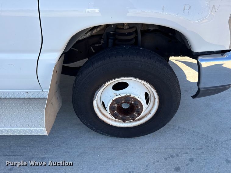 image for item EU5329 2014 Ford E450 Super Duty shuttle bus