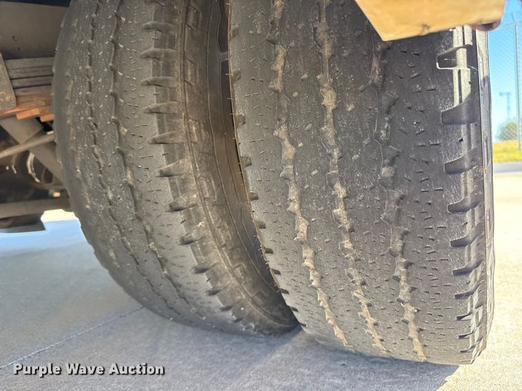 image for item EU5329 2014 Ford E450 Super Duty shuttle bus