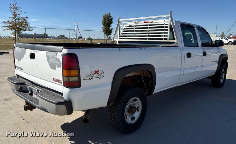 image for item EU5330 2006 GMC Sierra 2500HD Crew Cab pickup truck