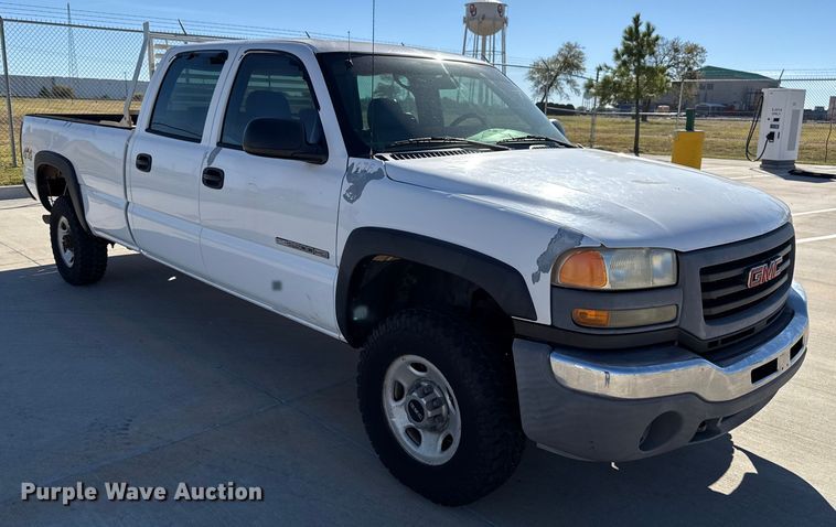 image for item EU5330 2006 GMC Sierra 2500HD Crew Cab pickup truck
