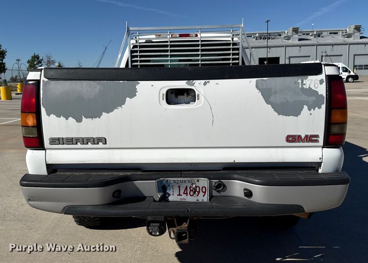 image for item EU5330 2006 GMC Sierra 2500HD Crew Cab pickup truck