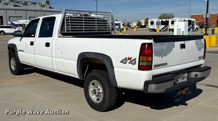 image for item EU5330 2006 GMC Sierra 2500HD Crew Cab pickup truck