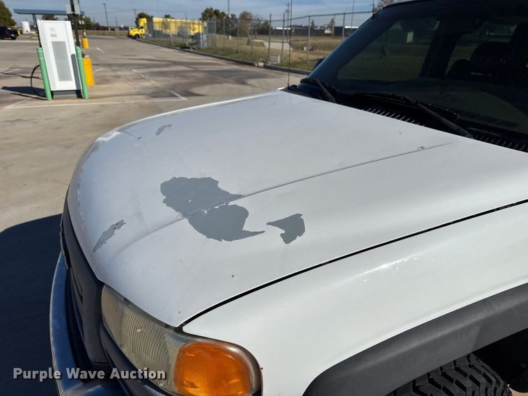 image for item EU5330 2006 GMC Sierra 2500HD Crew Cab pickup truck