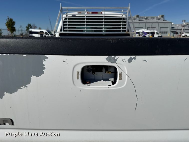 image for item EU5330 2006 GMC Sierra 2500HD Crew Cab pickup truck