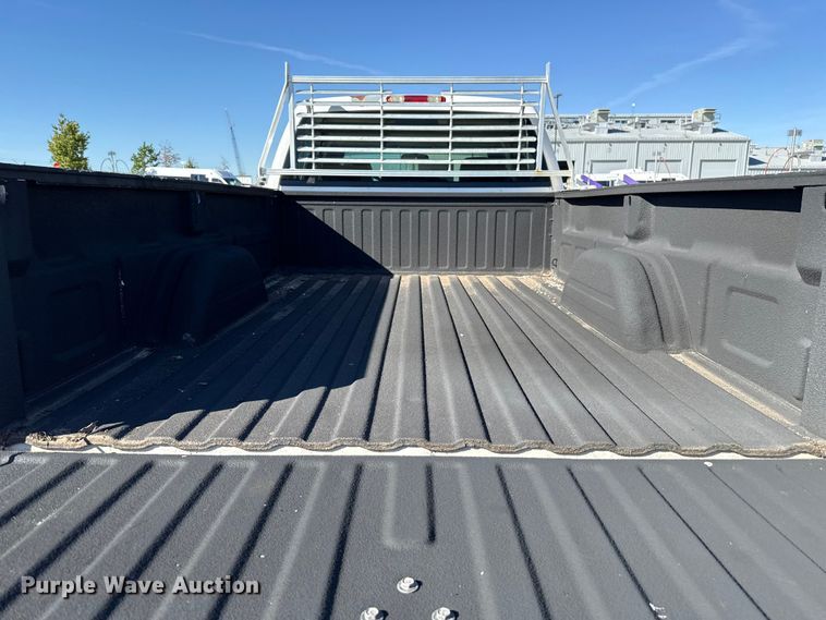 image for item EU5330 2006 GMC Sierra 2500HD Crew Cab pickup truck