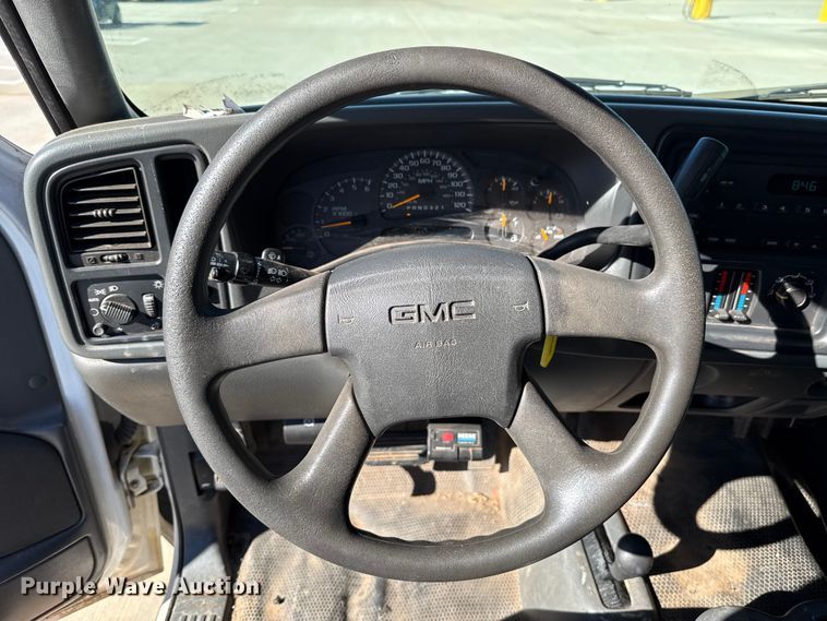 image for item EU5330 2006 GMC Sierra 2500HD Crew Cab pickup truck