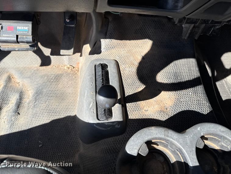 image for item EU5330 2006 GMC Sierra 2500HD Crew Cab pickup truck