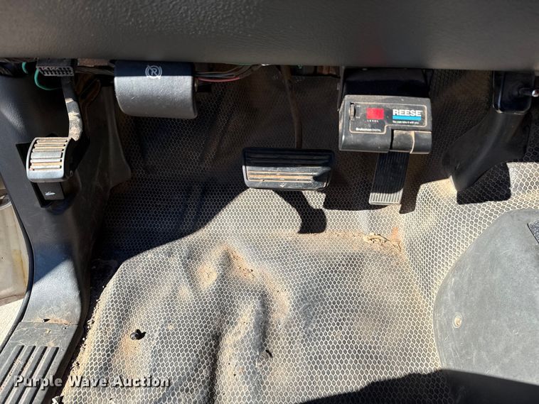 image for item EU5330 2006 GMC Sierra 2500HD Crew Cab pickup truck