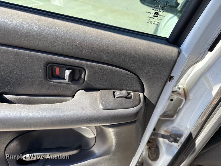 image for item EU5330 2006 GMC Sierra 2500HD Crew Cab pickup truck