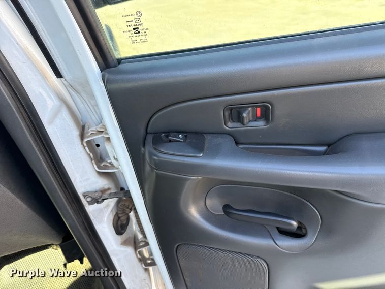 image for item EU5330 2006 GMC Sierra 2500HD Crew Cab pickup truck