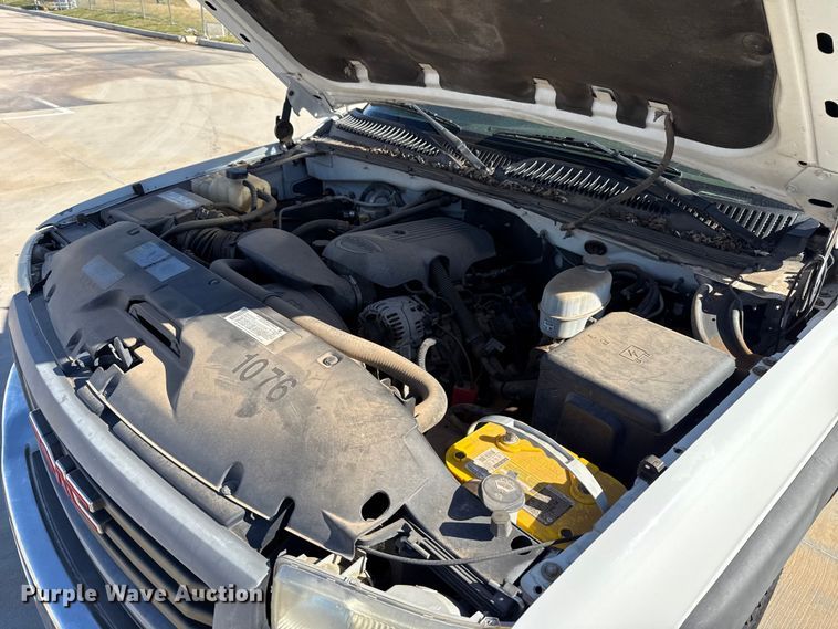 image for item EU5330 2006 GMC Sierra 2500HD Crew Cab pickup truck