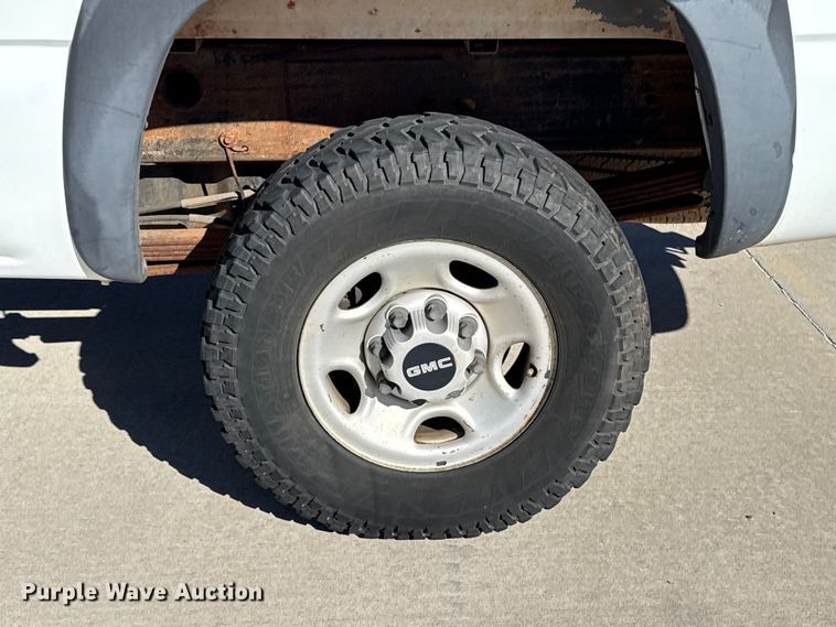 image for item EU5330 2006 GMC Sierra 2500HD Crew Cab pickup truck