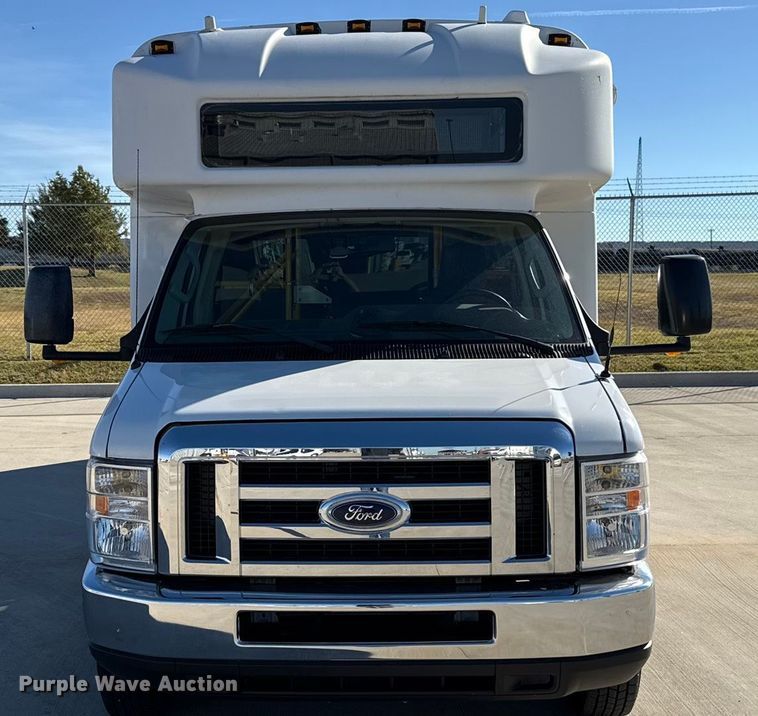 image for item EU5331 2014 Ford E450 Super Duty shuttle bus