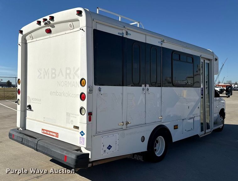 image for item EU5331 2014 Ford E450 Super Duty shuttle bus