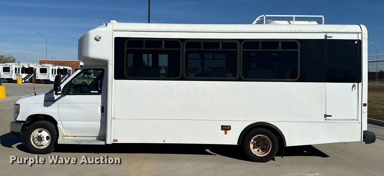 image for item EU5331 2014 Ford E450 Super Duty shuttle bus