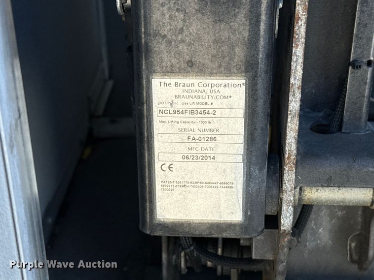 image for item EU5331 2014 Ford E450 Super Duty shuttle bus