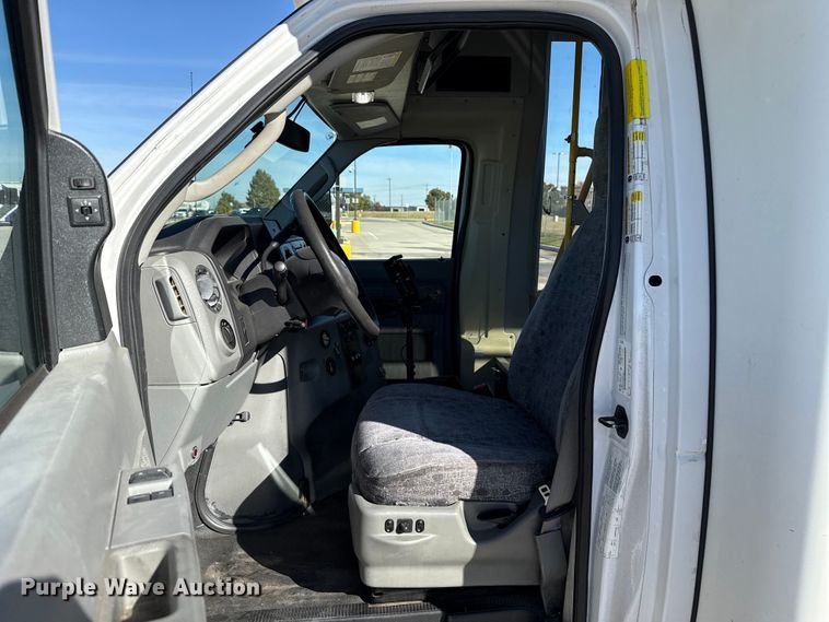 image for item EU5331 2014 Ford E450 Super Duty shuttle bus