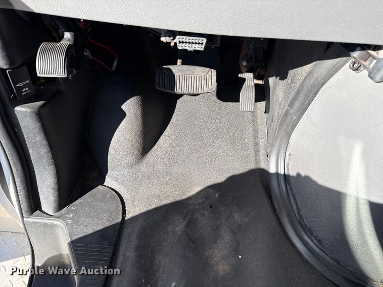 image for item EU5331 2014 Ford E450 Super Duty shuttle bus