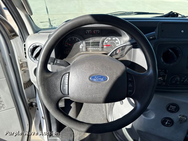 image for item EU5331 2014 Ford E450 Super Duty shuttle bus