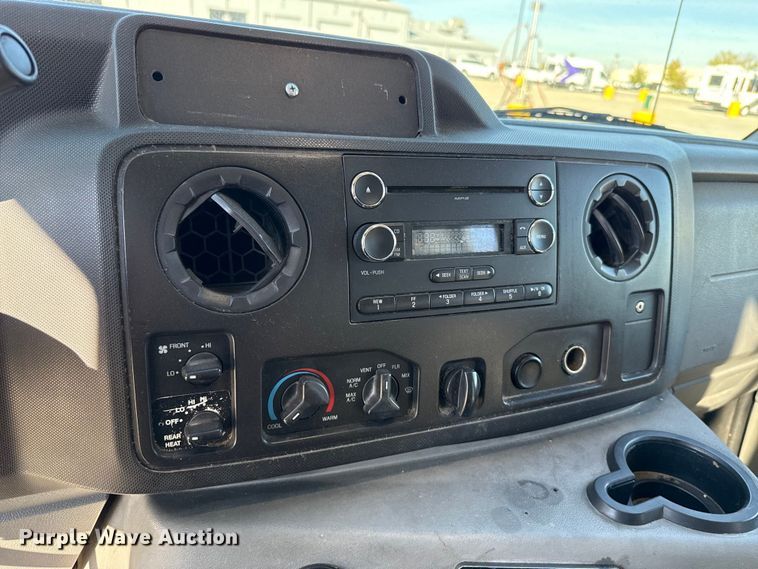 image for item EU5331 2014 Ford E450 Super Duty shuttle bus