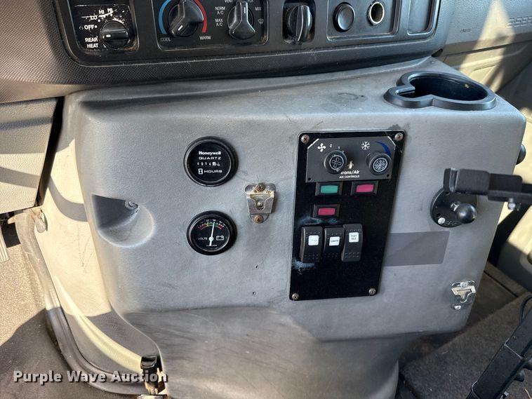 image for item EU5331 2014 Ford E450 Super Duty shuttle bus