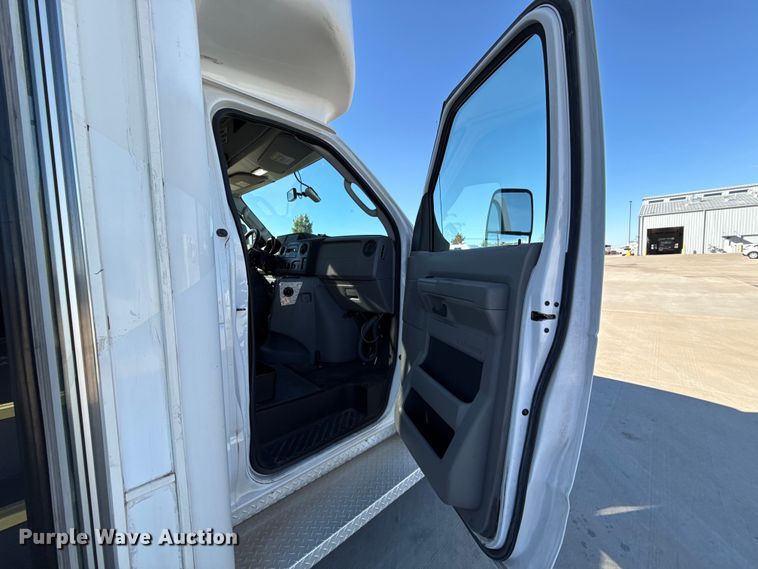 image for item EU5331 2014 Ford E450 Super Duty shuttle bus