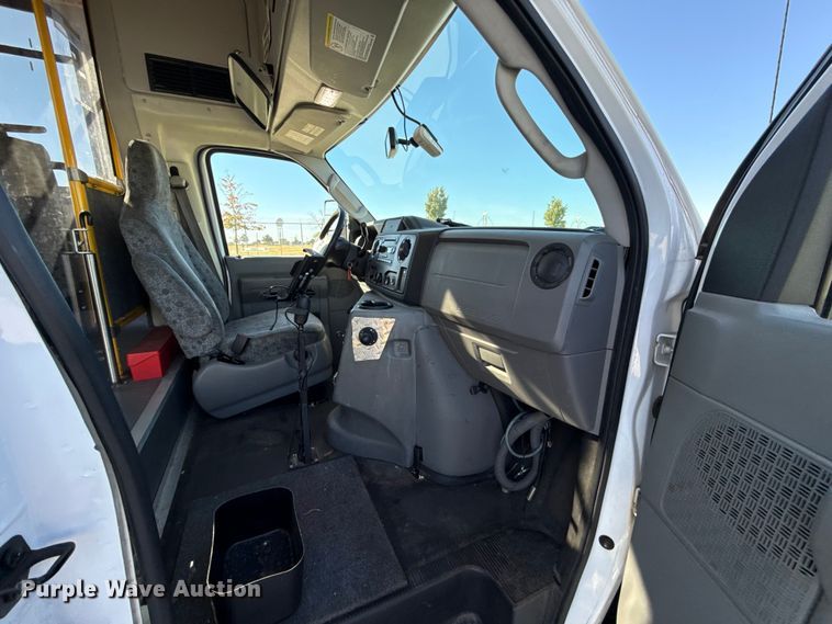 image for item EU5331 2014 Ford E450 Super Duty shuttle bus