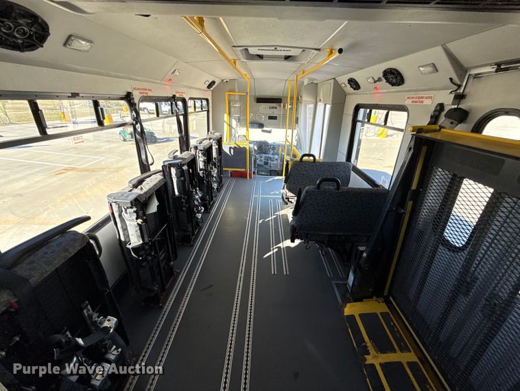 image for item EU5331 2014 Ford E450 Super Duty shuttle bus