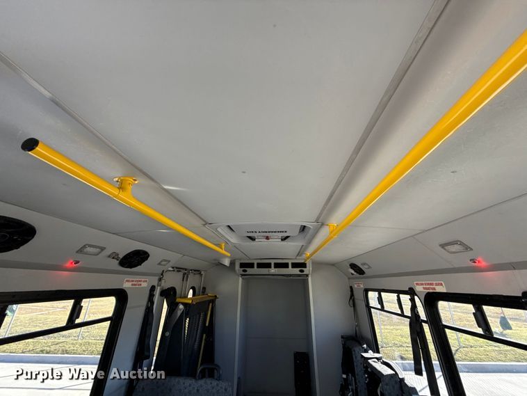 image for item EU5331 2014 Ford E450 Super Duty shuttle bus