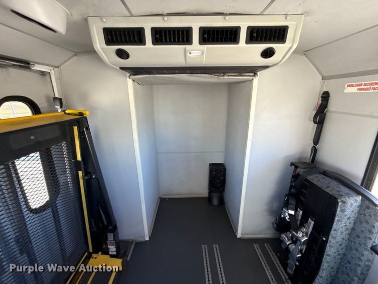 image for item EU5331 2014 Ford E450 Super Duty shuttle bus