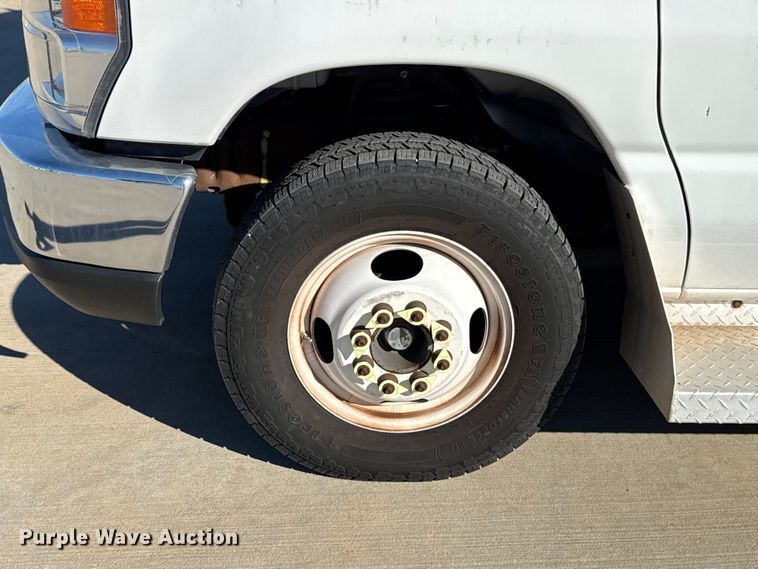 image for item EU5331 2014 Ford E450 Super Duty shuttle bus