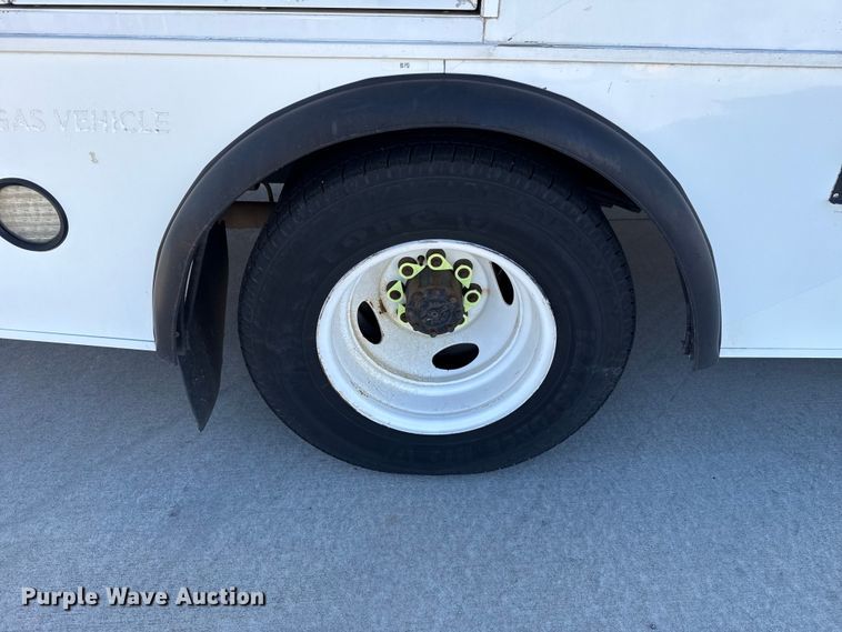 image for item EU5331 2014 Ford E450 Super Duty shuttle bus