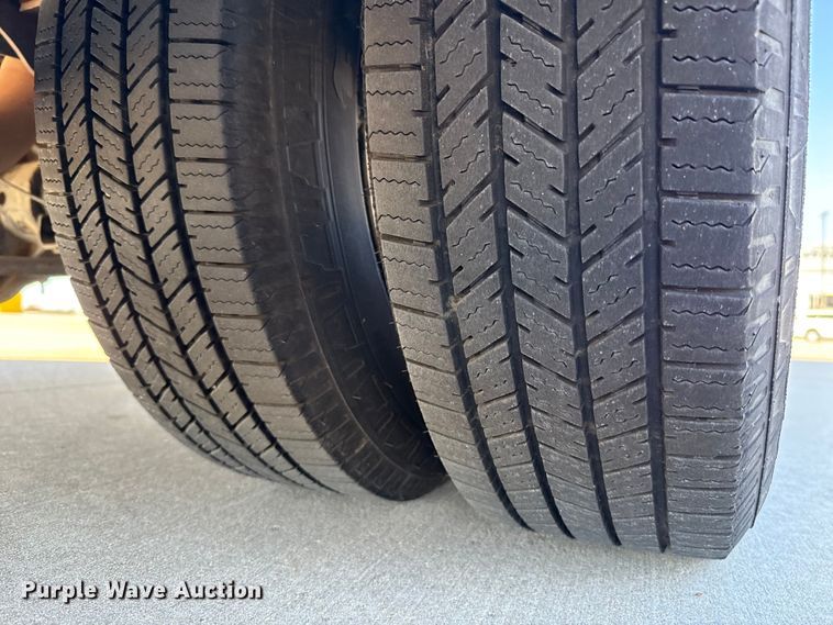 image for item EU5331 2014 Ford E450 Super Duty shuttle bus