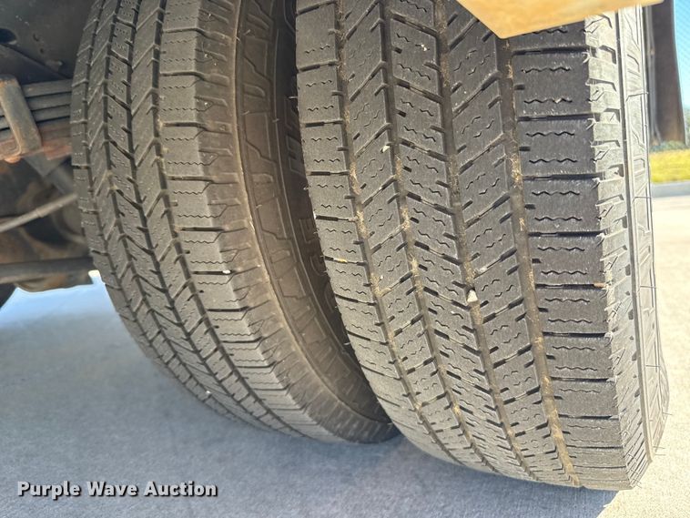 image for item EU5331 2014 Ford E450 Super Duty shuttle bus