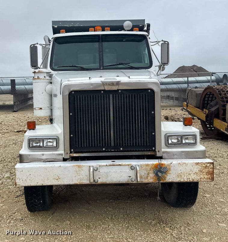 image for item EU6242 2004 Western Star dump truck