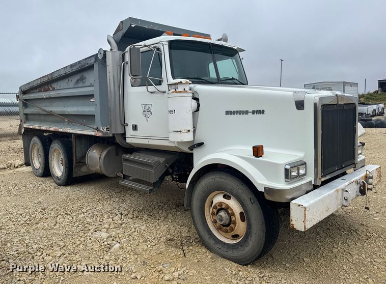 image for item EU6242 2004 Western Star dump truck