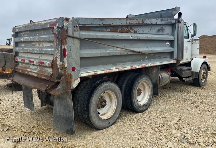 image for item EU6242 2004 Western Star dump truck