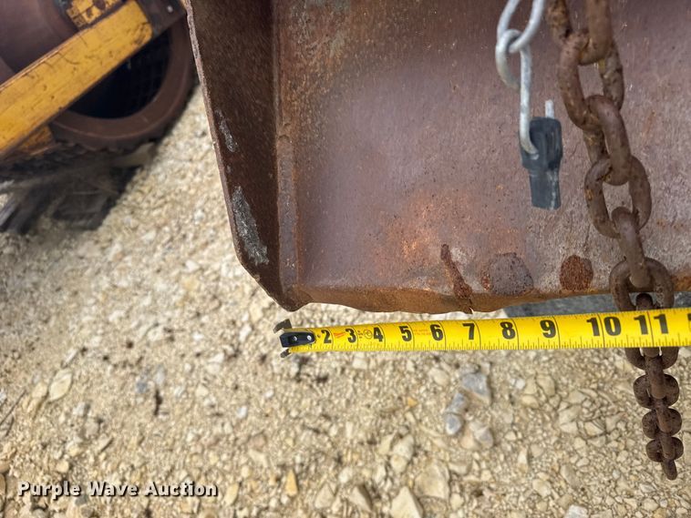 image for item EU6242 2004 Western Star dump truck