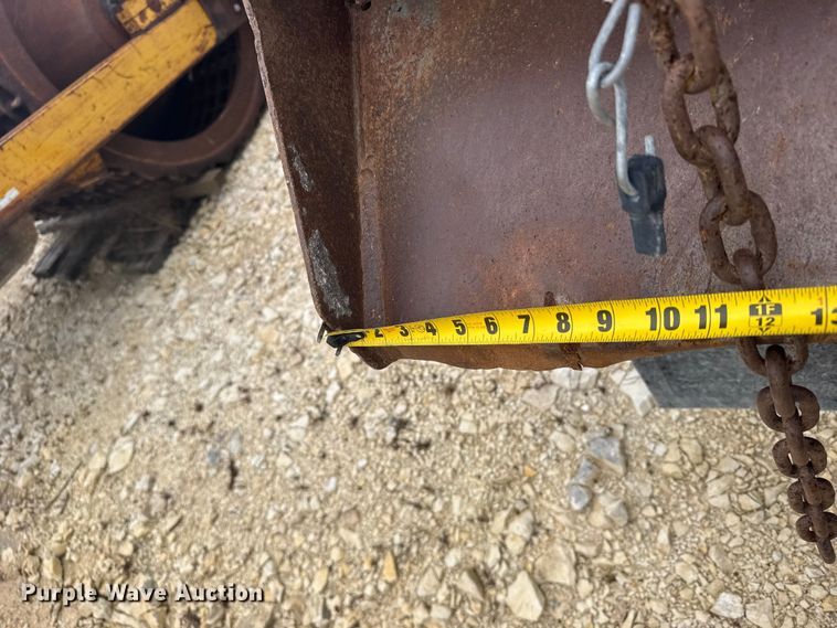 image for item EU6242 2004 Western Star dump truck