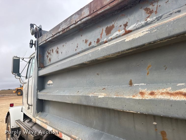 image for item EU6242 2004 Western Star dump truck