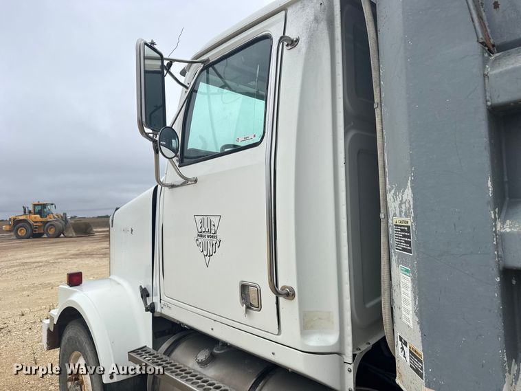 image for item EU6242 2004 Western Star dump truck