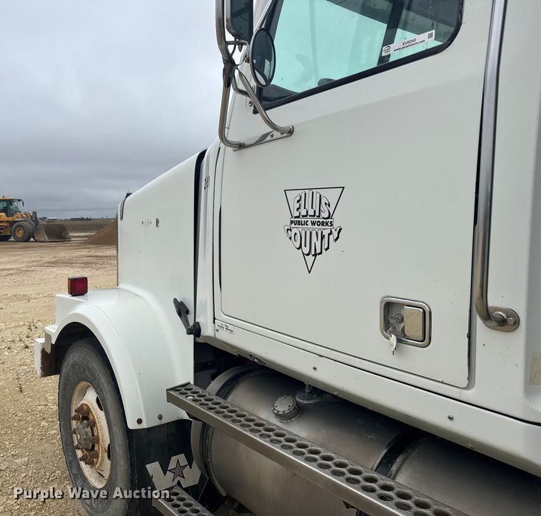 image for item EU6242 2004 Western Star dump truck