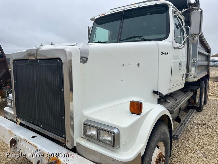 image for item EU6242 2004 Western Star dump truck