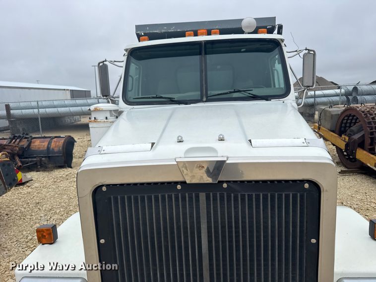 image for item EU6242 2004 Western Star dump truck
